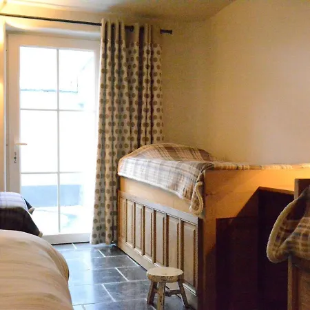 Holiday home With Hottub In Calm Area