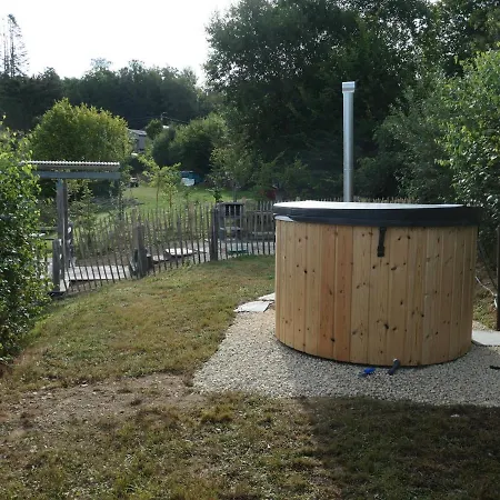 With Hottub In Calm Area Holiday home