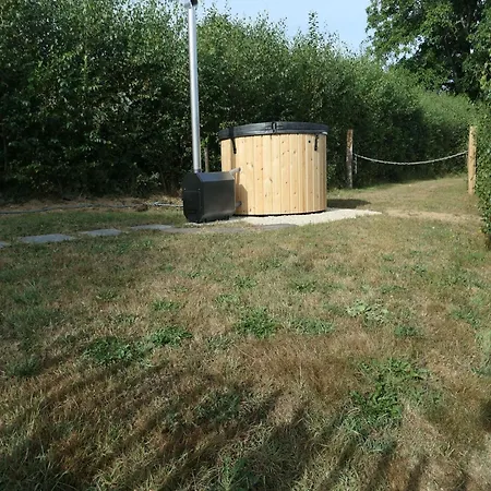 With Hottub In Calm Area Bièvre